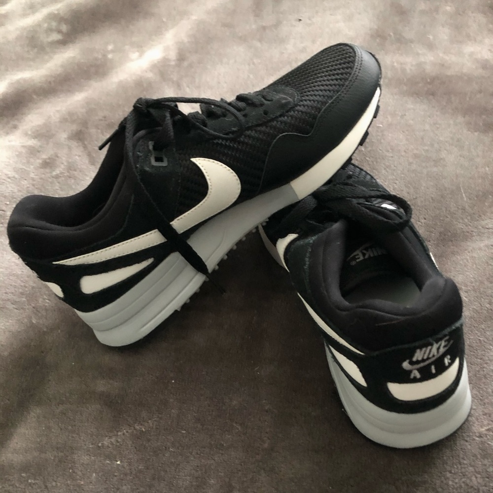 Nike- Air sneakers in black white and gray design (Size US 7 Women)